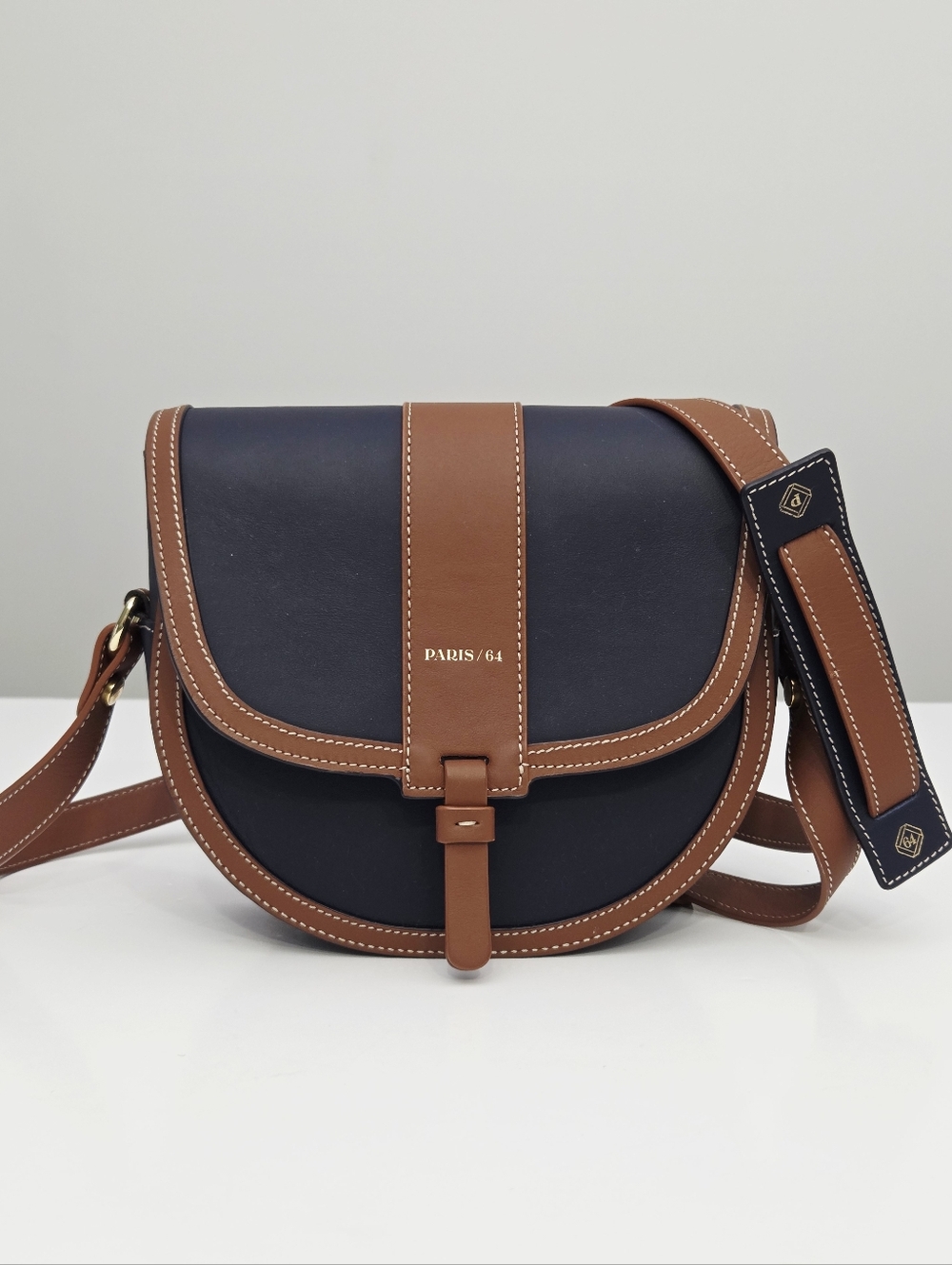 PARIS/64 WINDSOR BAG - NAVY / TAN